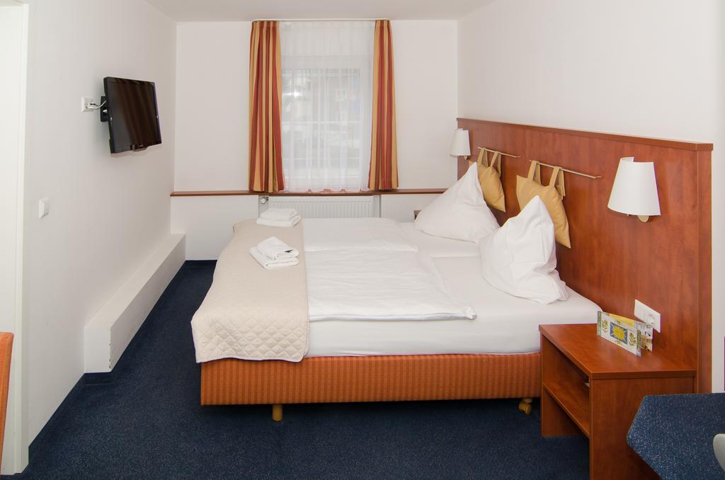 Hotel -Restaurant Taormina Birkenfeld  Экстерьер фото