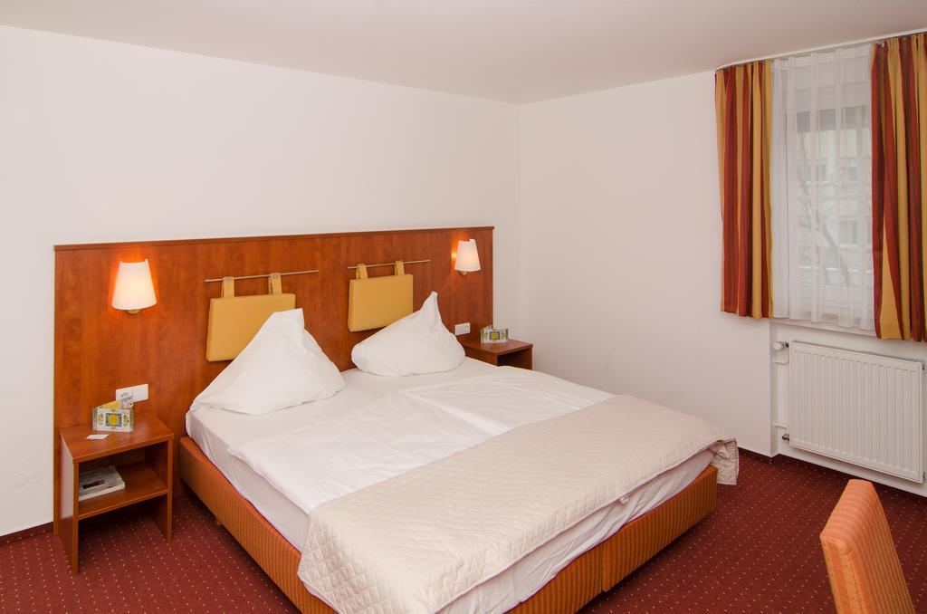 Hotel -Restaurant Taormina Birkenfeld  Экстерьер фото