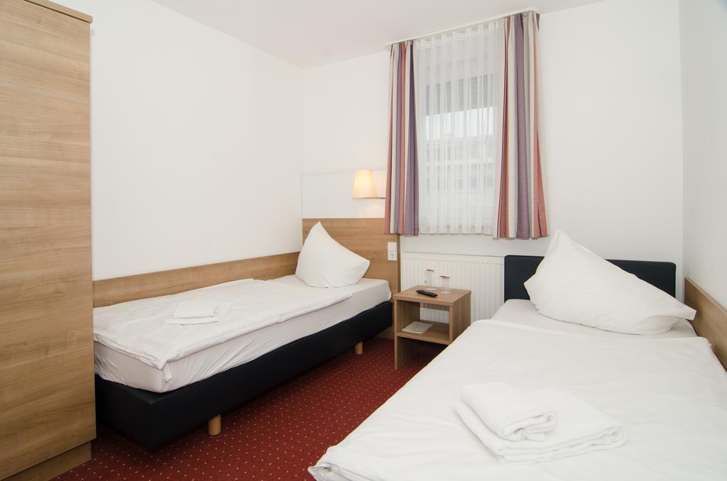 Hotel -Restaurant Taormina Birkenfeld  Экстерьер фото