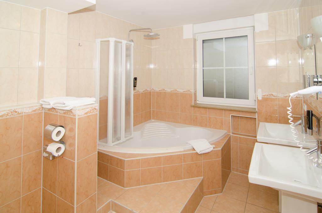 Hotel -Restaurant Taormina Birkenfeld  Экстерьер фото