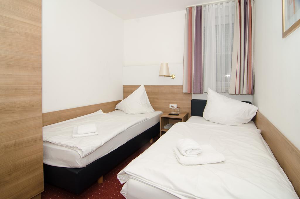 Hotel -Restaurant Taormina Birkenfeld  Экстерьер фото
