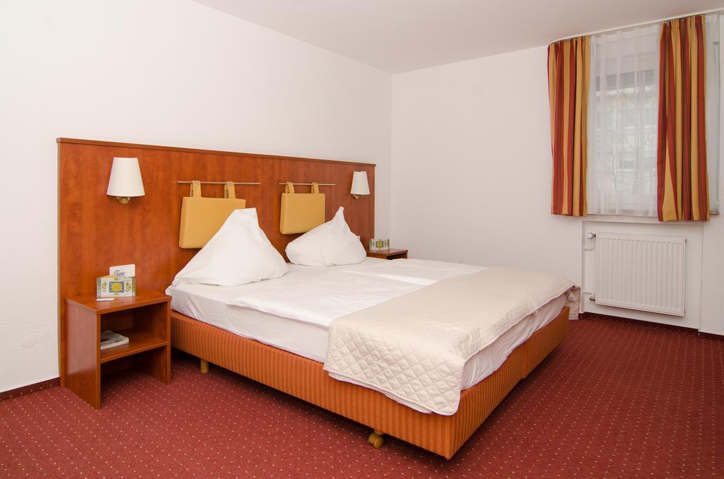 Hotel -Restaurant Taormina Birkenfeld  Экстерьер фото