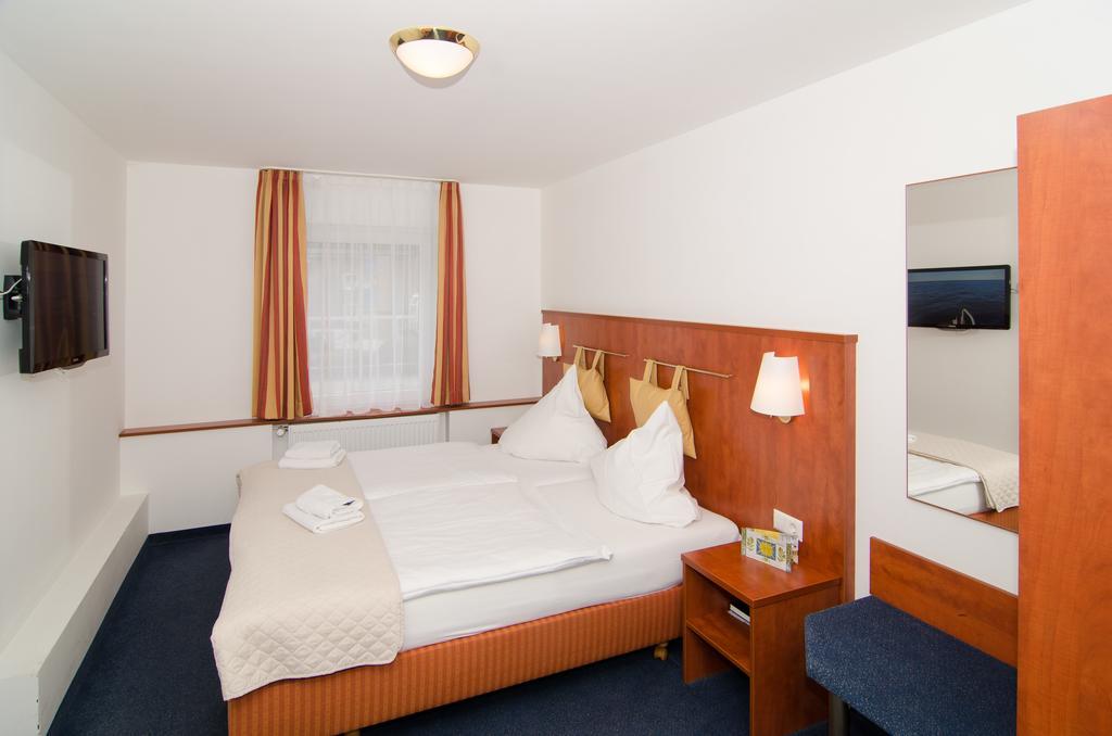 Hotel -Restaurant Taormina Birkenfeld  Экстерьер фото