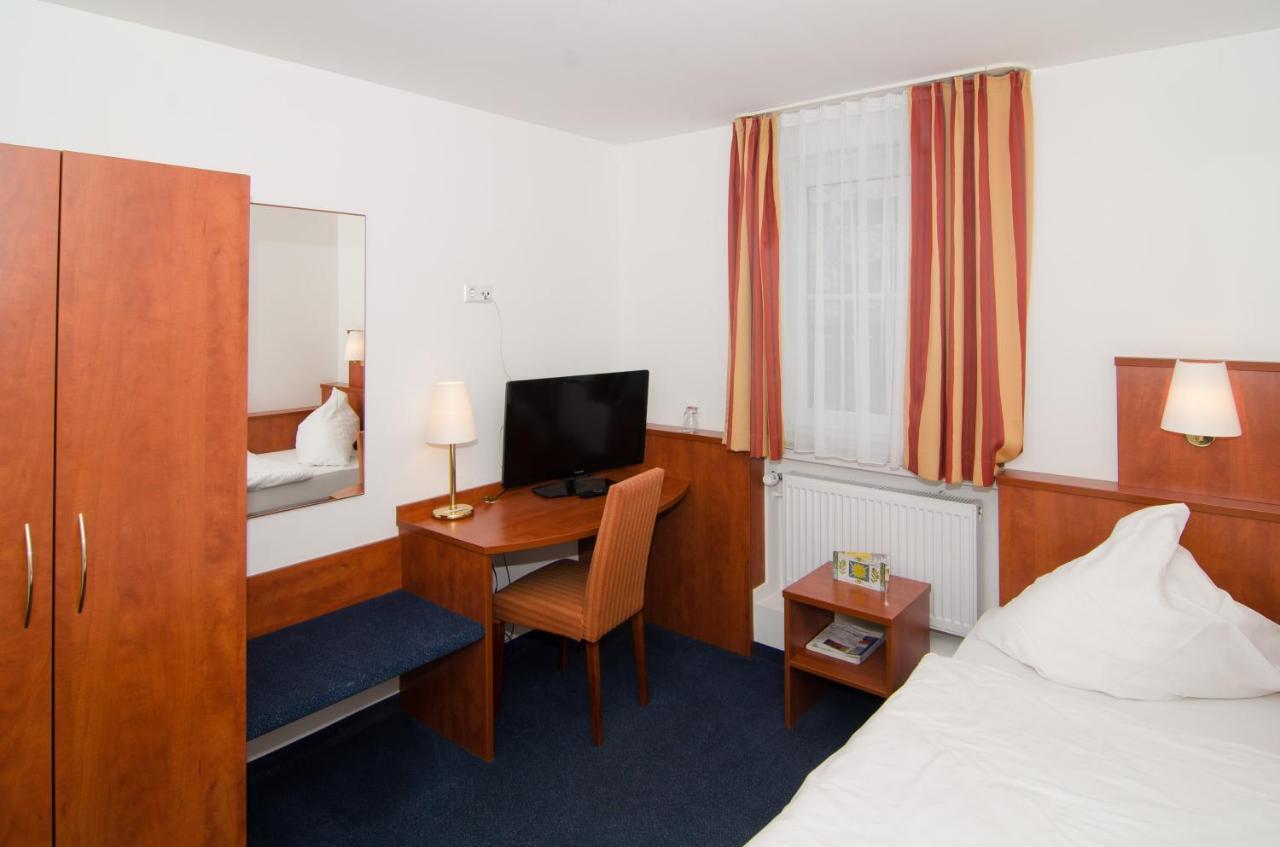 Hotel -Restaurant Taormina Birkenfeld  Экстерьер фото